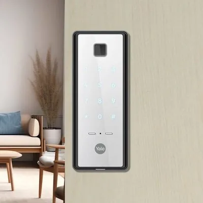 Yale Reflecta mirror-finish digital door lock with PIN and fingerprint access